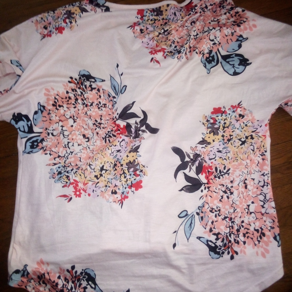 Floral Top - Picture 3 of 4